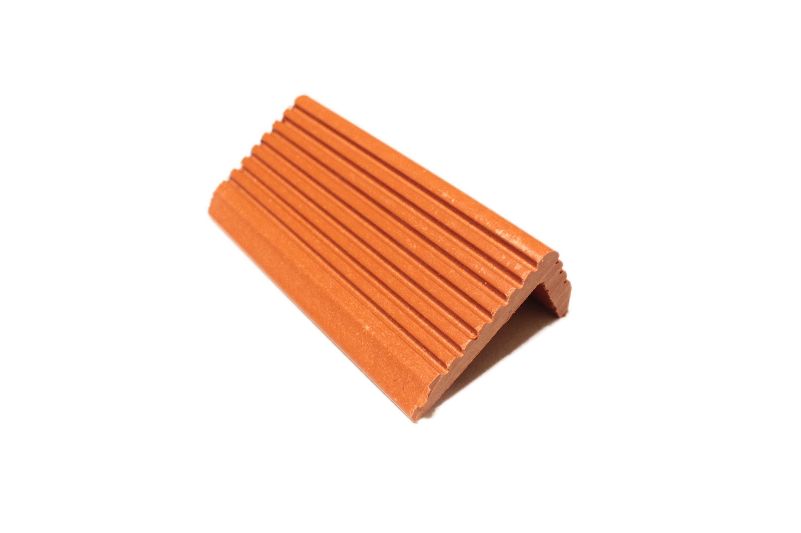 Уголок полнотелый